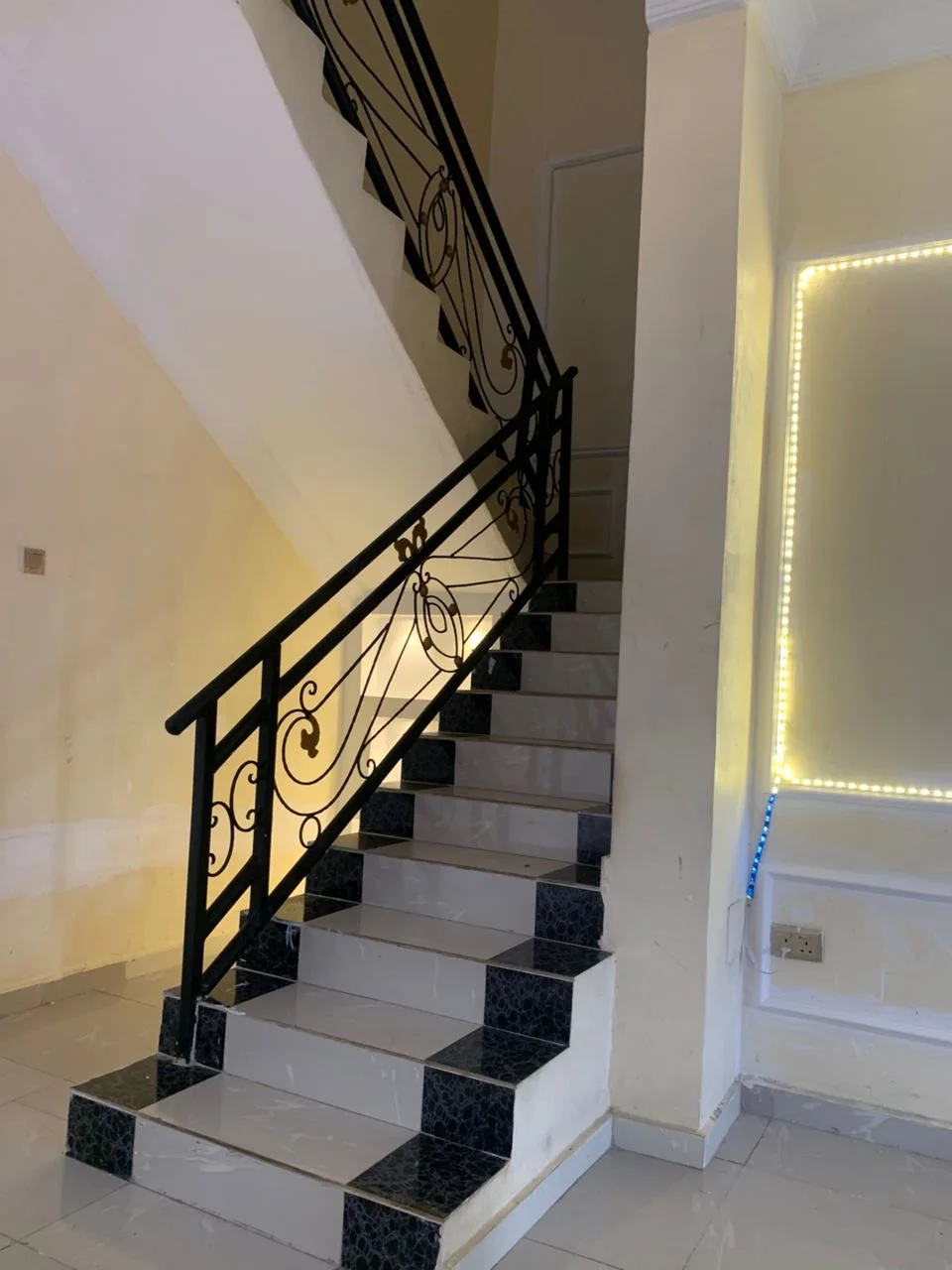 Semi-furnished apartment for Rent in Opic Estate – Residential Real Estate for Rent