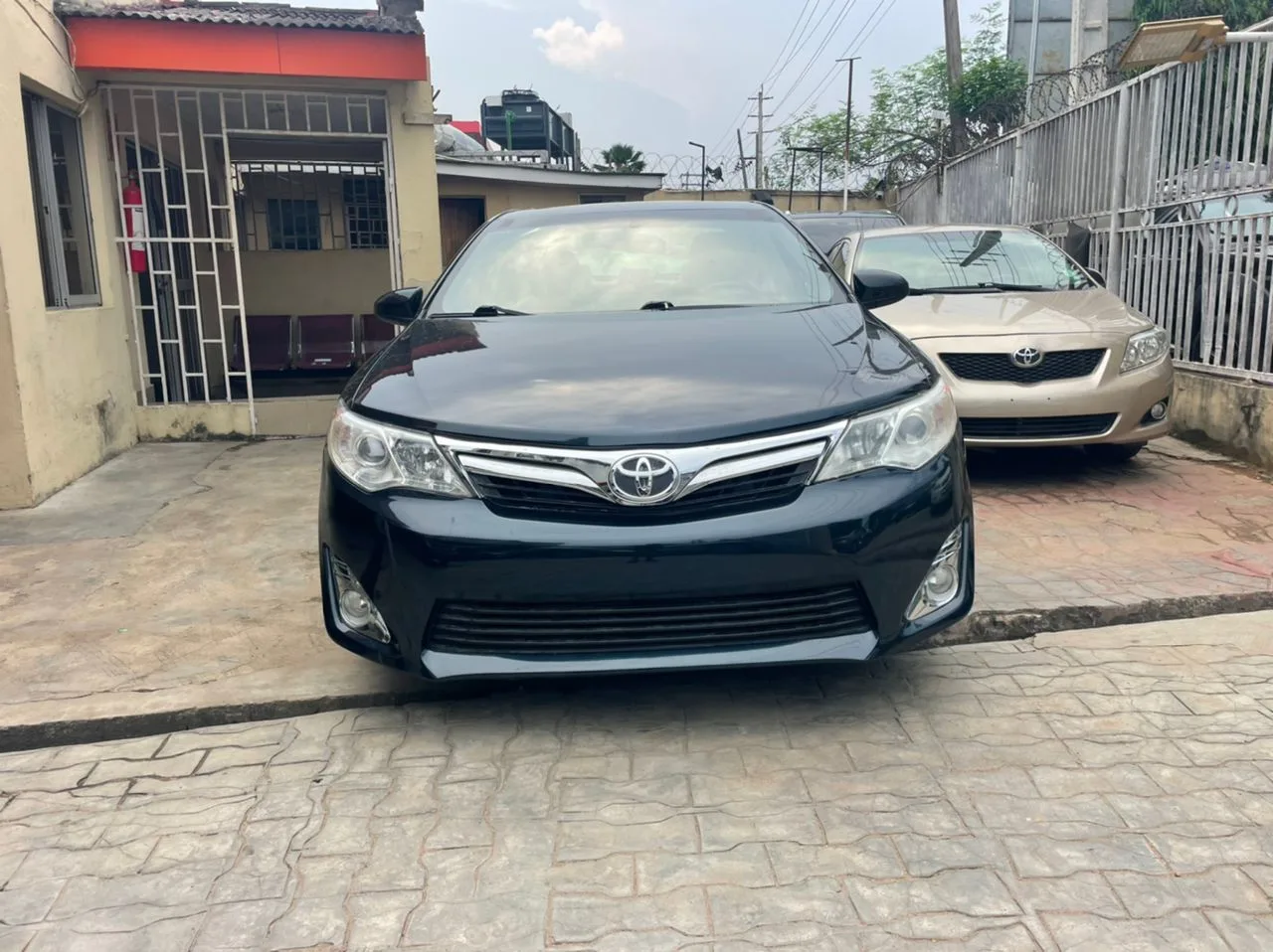 2012 Toyota Camry XLE – Passenger Cars