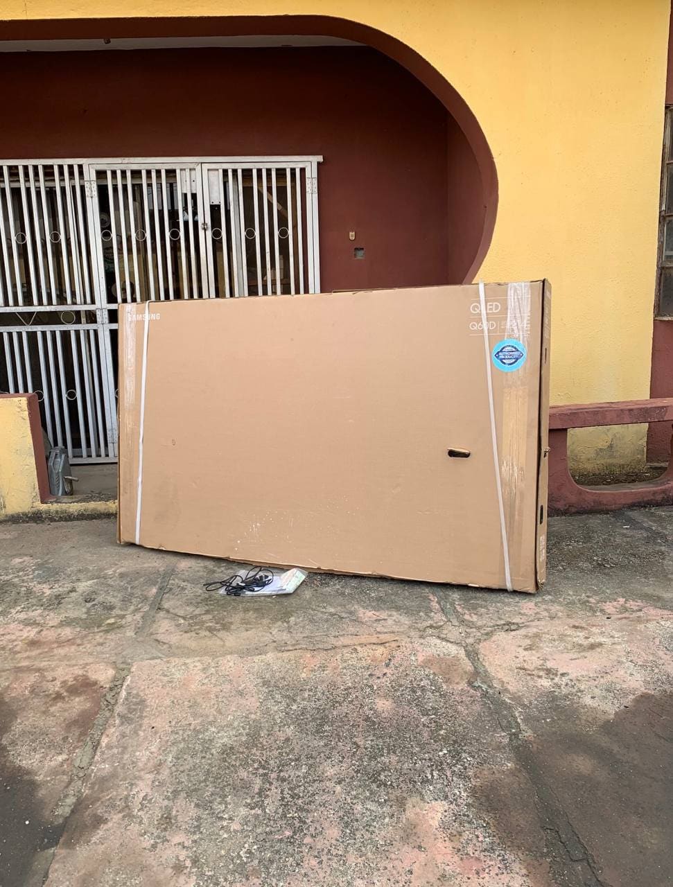 3Months Used 2024 Model Samsung 85" QLED Smart TV  – TV and Video Equipment