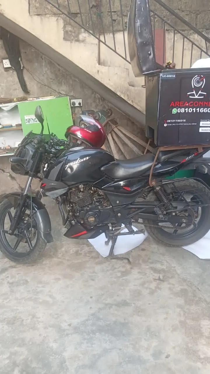 Bajaj Pulsar 220F (2023 Model) – Neat & Powerful – Motorbikes / off-road vehicles