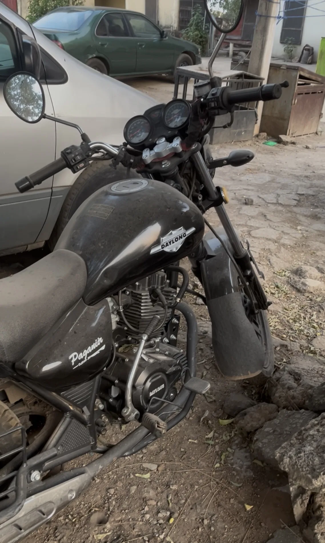 Two Daylong DL200-30 motorbikes – Motorbikes / off-road vehicles