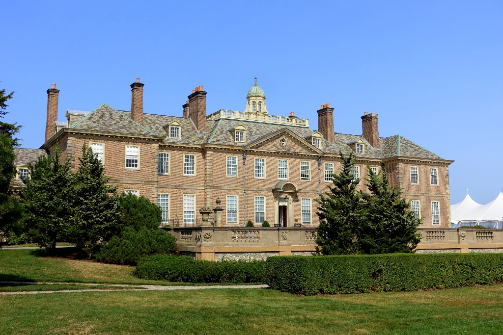 Castle Hill on the Crane Estate