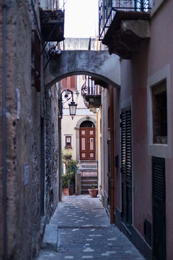 Vicolo stretto