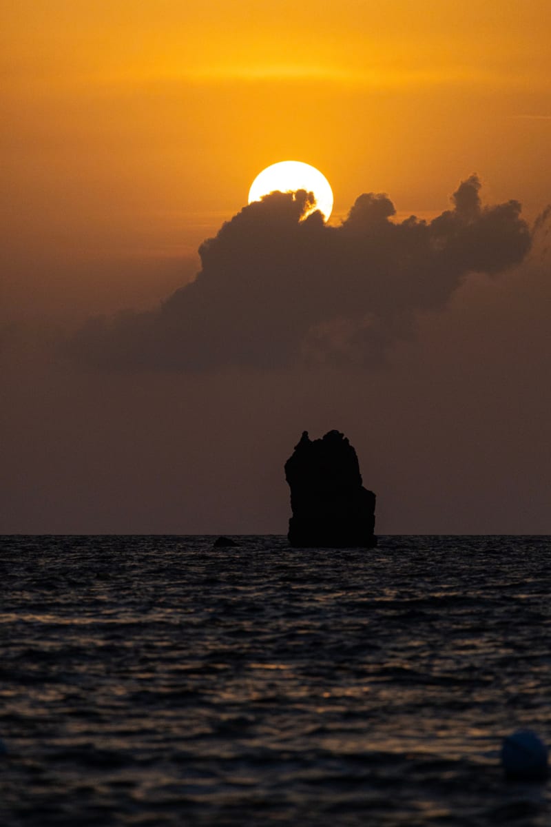 Tramonto su scogli