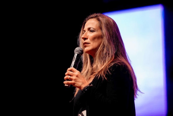 Ana Claudia Quintana Arantes palestra em Caxias