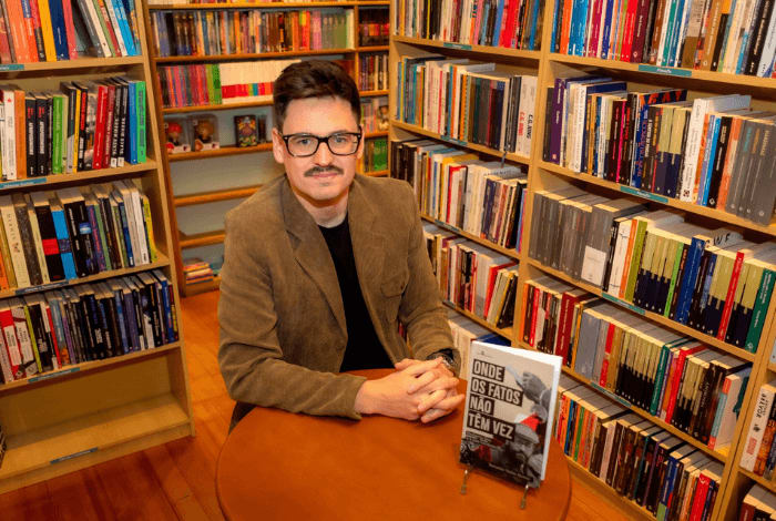 Jornalista lança livro que analisa romance de Umberto Eco