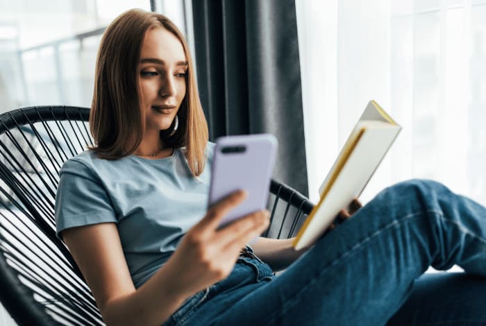 Por que trocar o prazer das telas de celular pelo prazer da leitura?