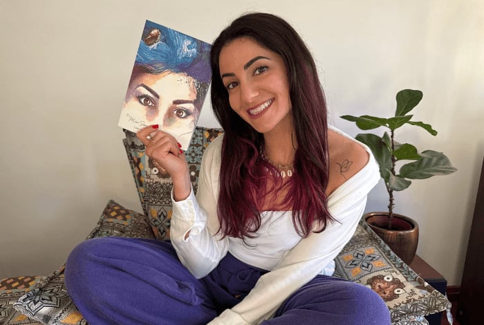 Livro transforma a experiência feminina em poesia