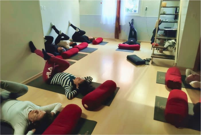 Exercícios de Yoga para idosos - Sequencia de Asanas para terceira idade