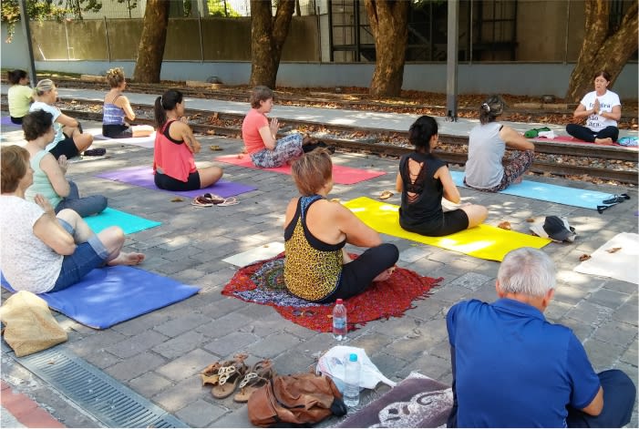 Yoga na Praça saúda a chegada do Verão 