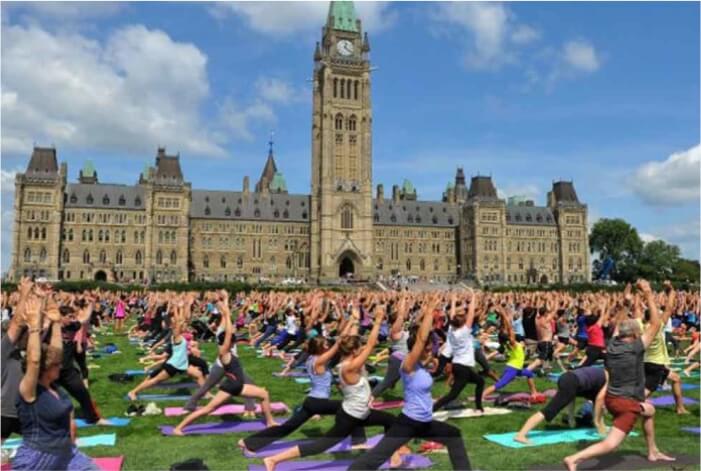 Tempo para celebrar o Yoga