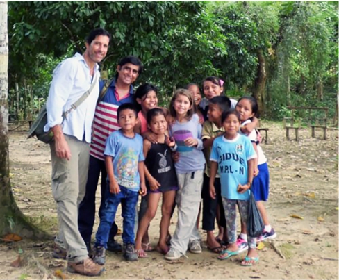 Crianças posando para uma foto