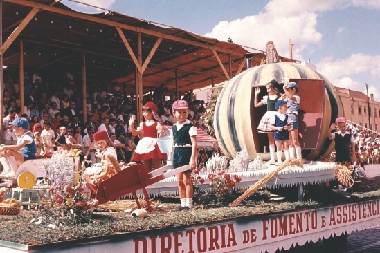 Desfile da Festa da Uva