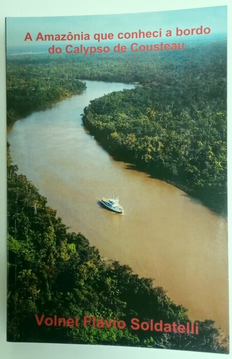 Imagem de um barco em um Rio