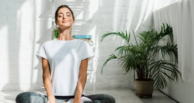 Yoga: The Mindful Way to Lose Weight - Sheena Tyagi