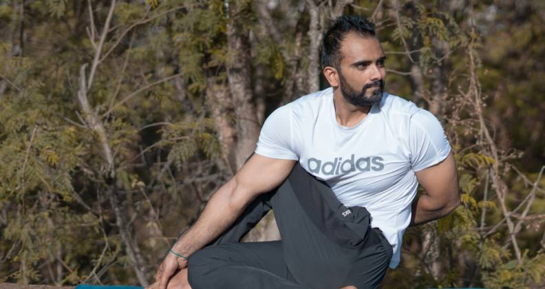 Power Yoga: Sweat, Strengthen, Succeed - Sudheer Kumar Bharadwaj