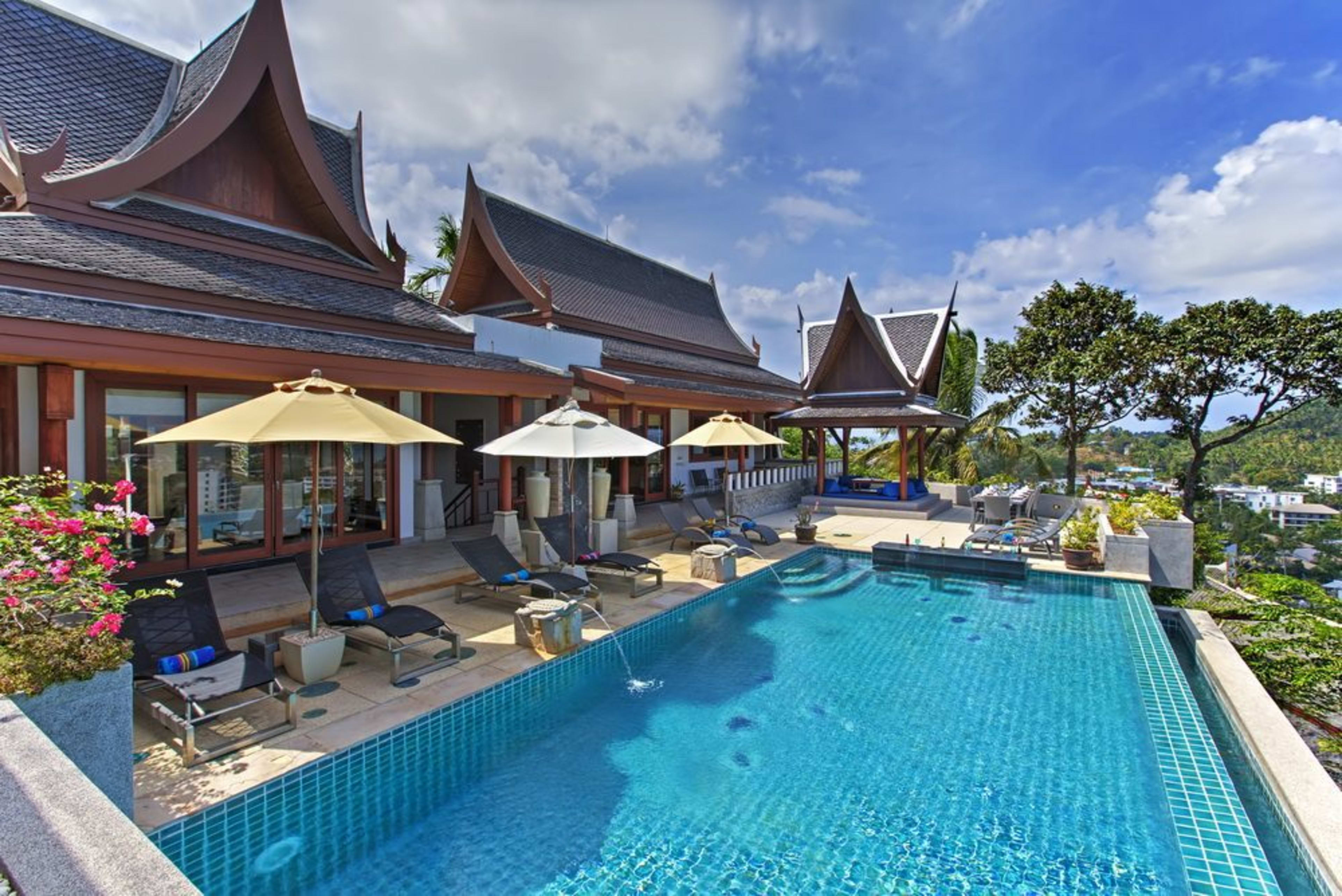 Villa Yang Som: Luxury Sea-View Villa With Elevators in Surin