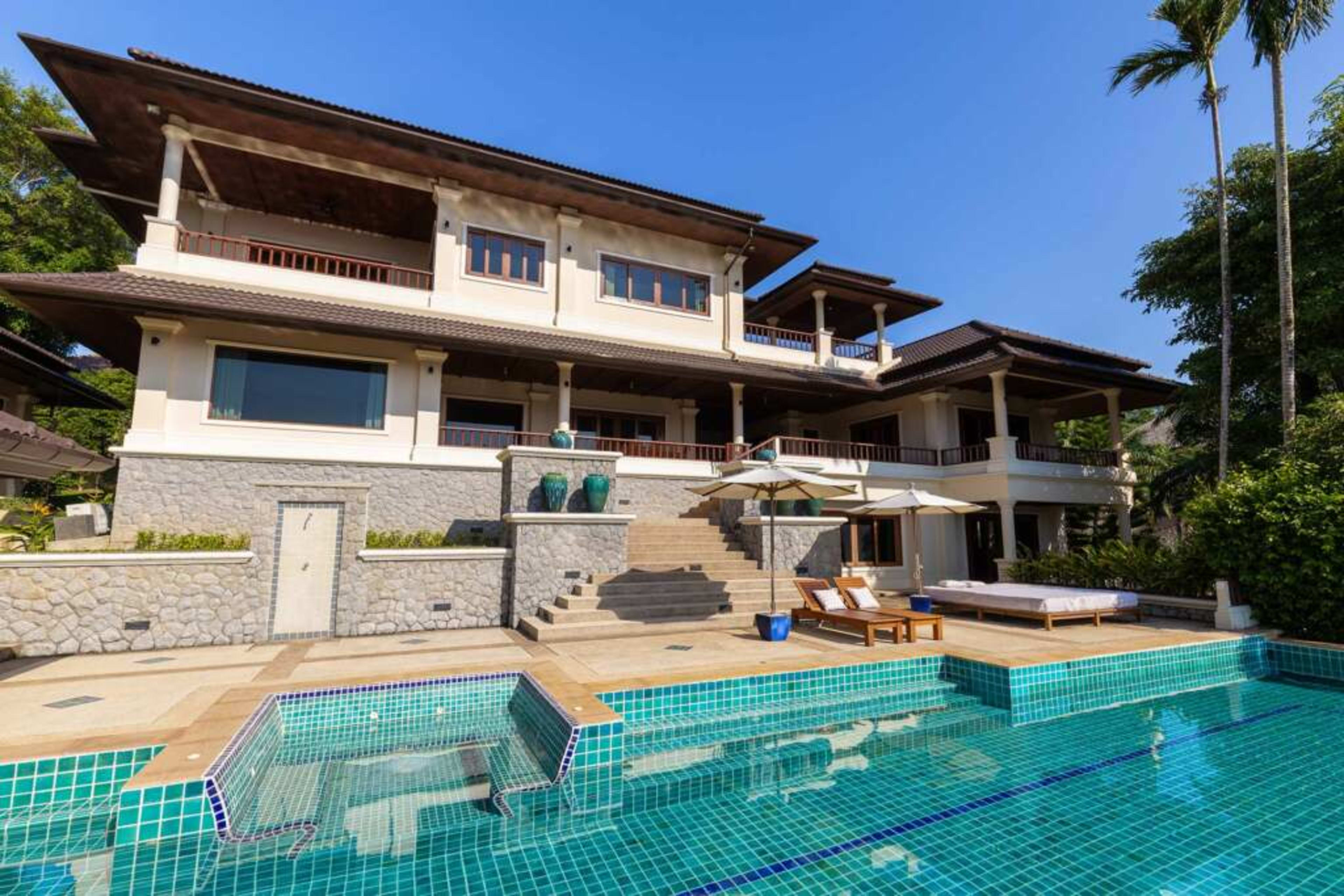 Lakewood Hills Villa 5+1 Bedroom for Sale in Laguna