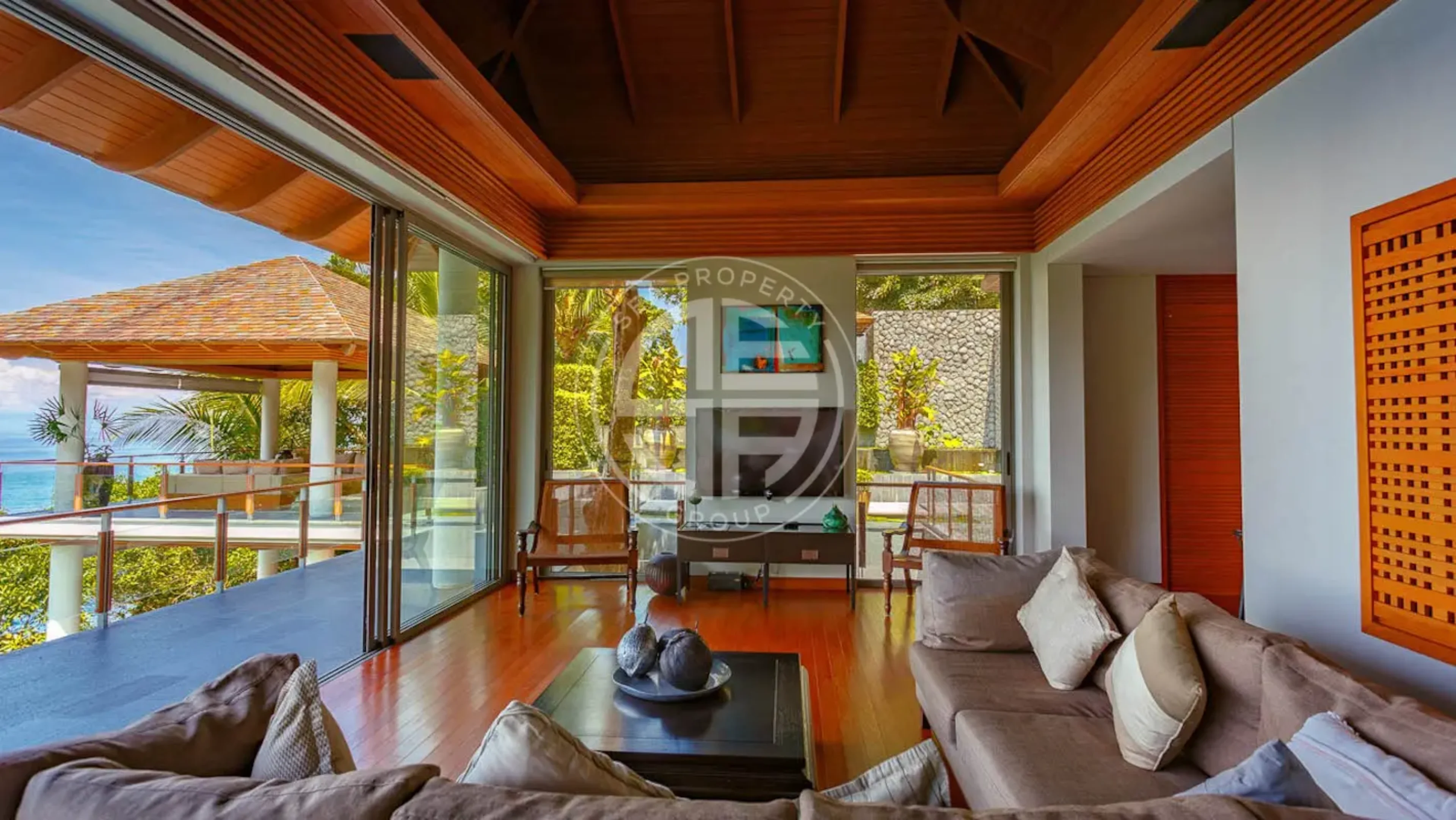 Super Luxury 6 Bedrooms villa with stunning ocean view in Kamala area