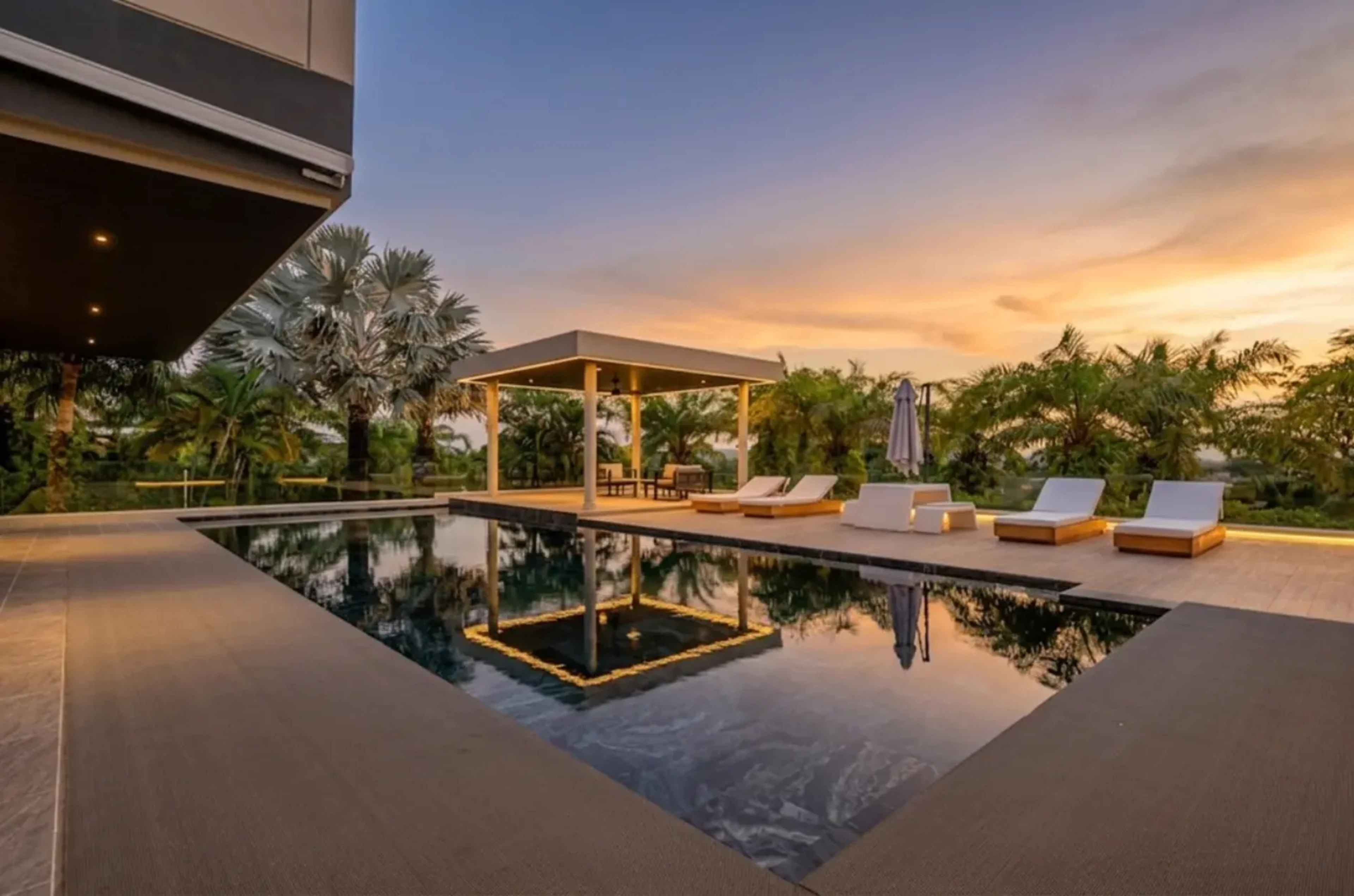 Luxurious 4 bedrooms pool villa with stunning Mountain view