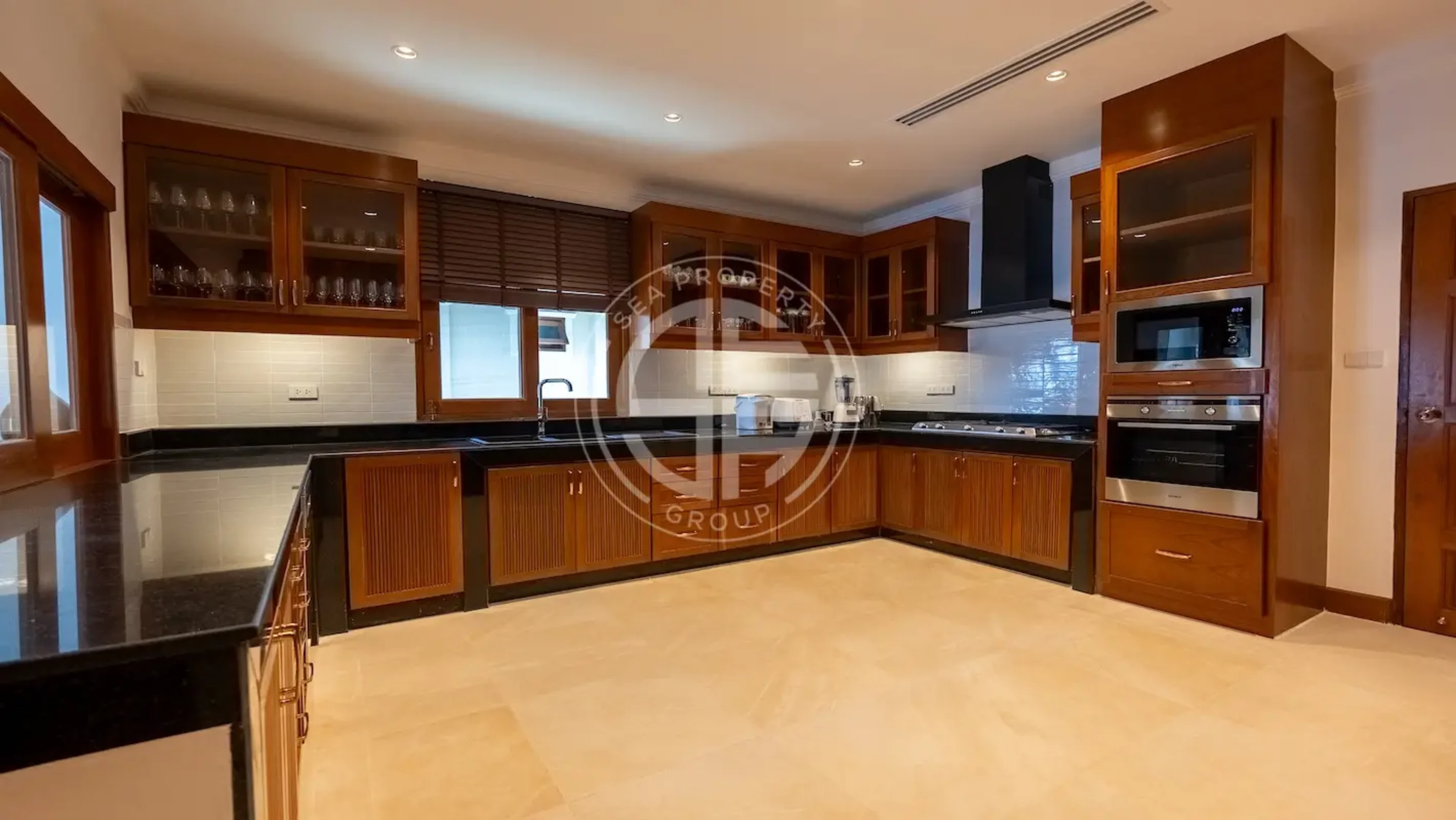 6 Bedrooms Contemporary Mountain View Villa
