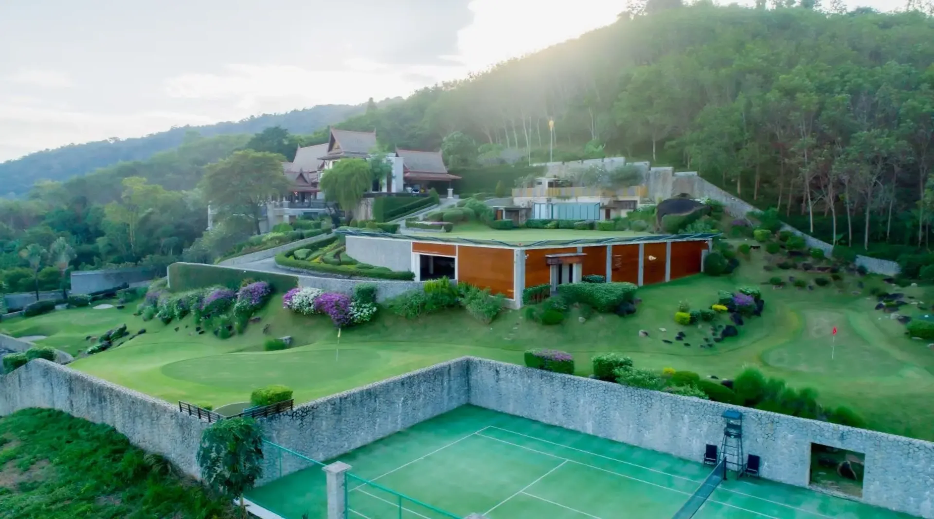 Villa privée dans les collines tranquilles près de la plage de Nai Harn