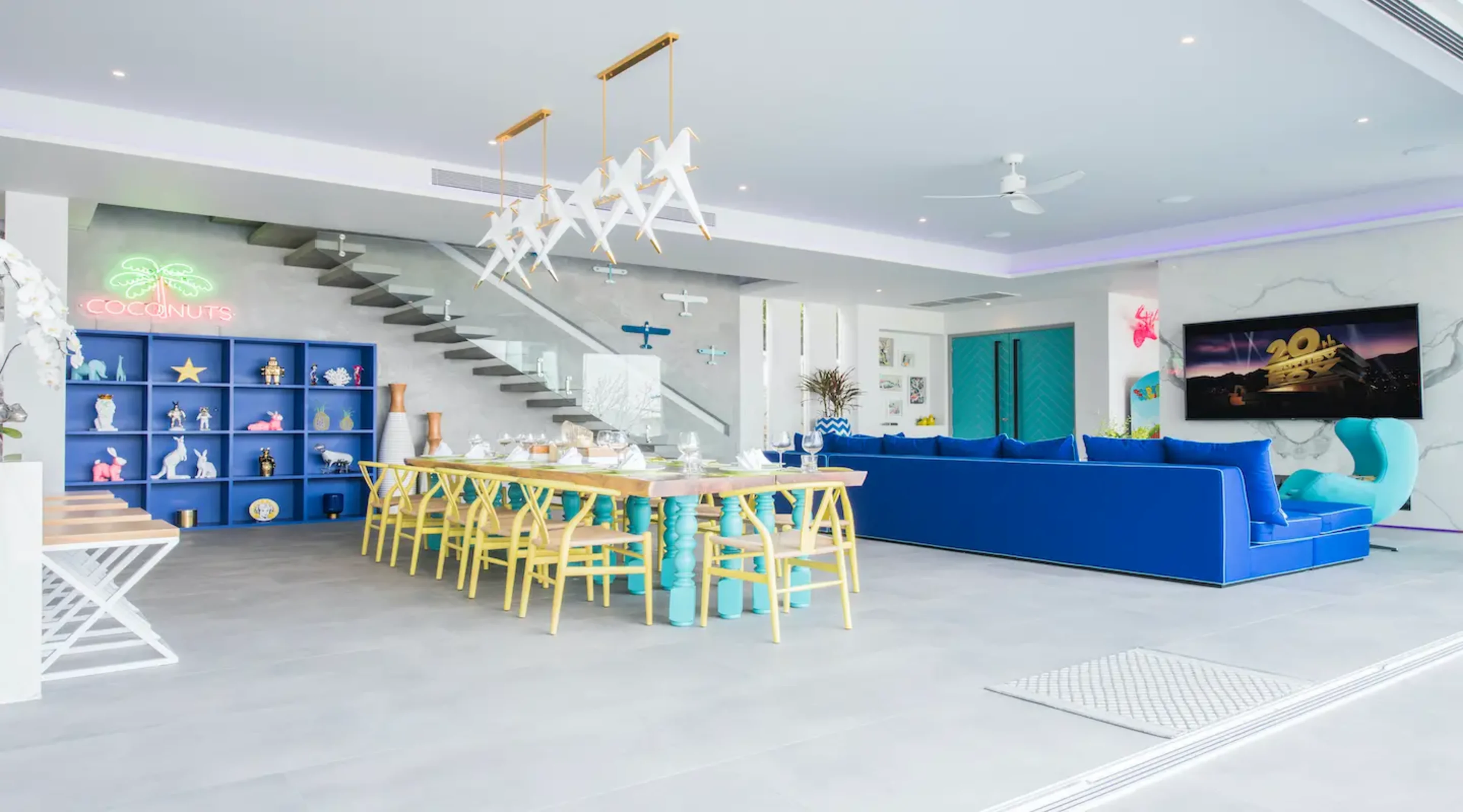 A 5 Bedrooms holiday home overlooking the ocean