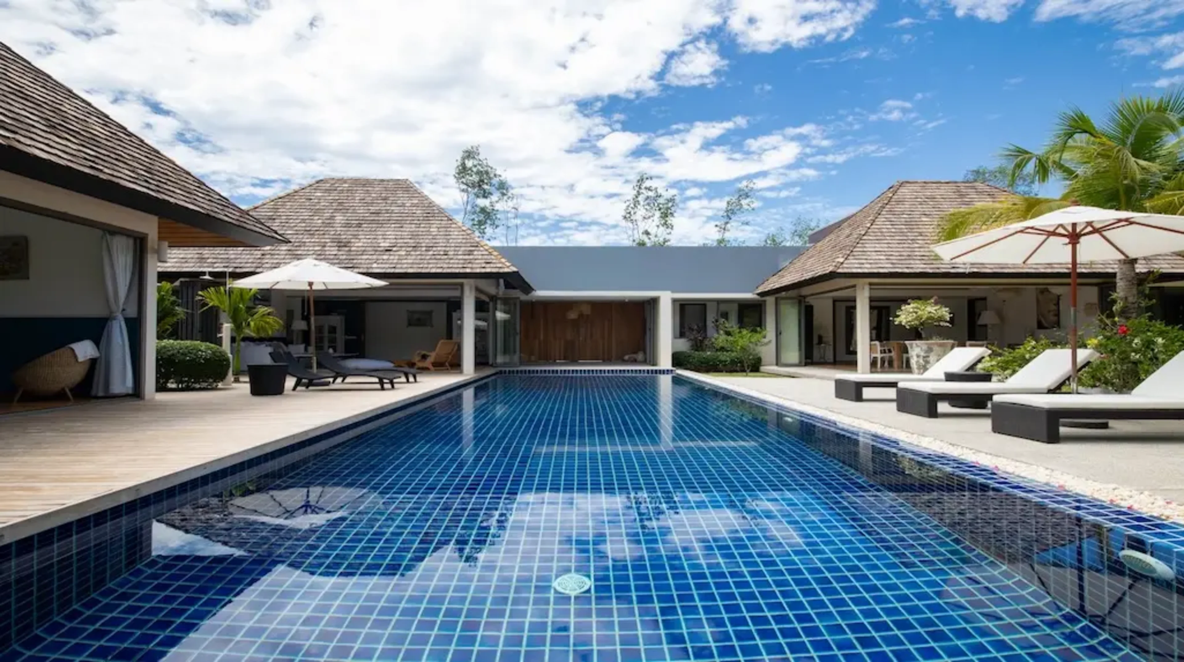 Luxury 4 Bedroom Pool Villa With Large Garden