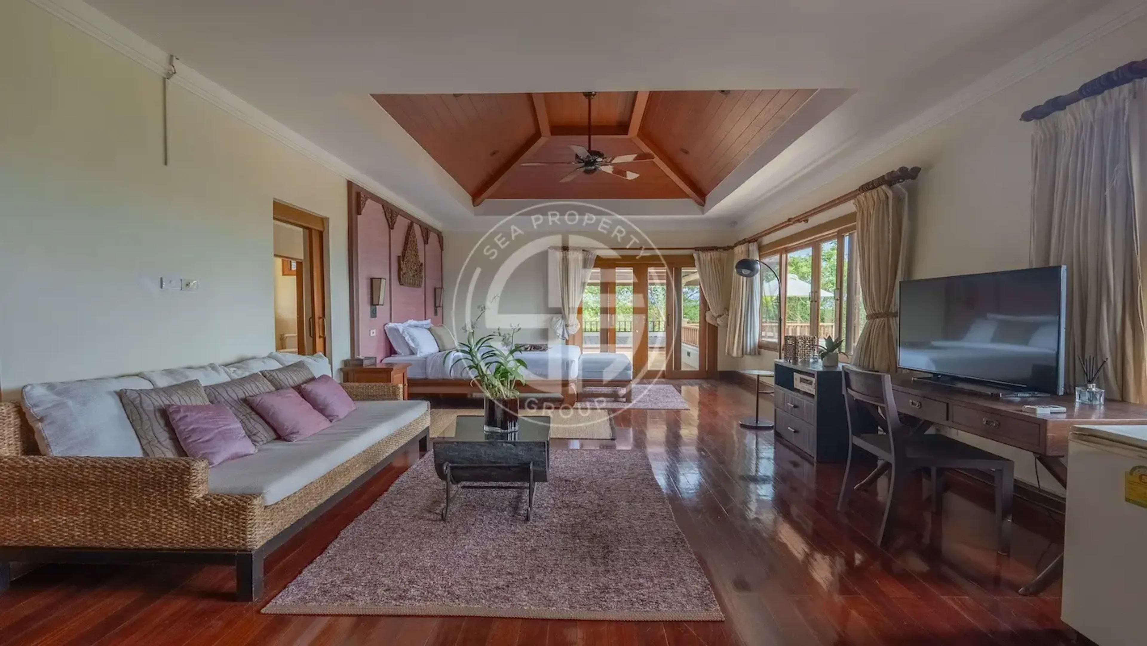 5 Bedrooms Tropical Thai-Style Villa in Layan
