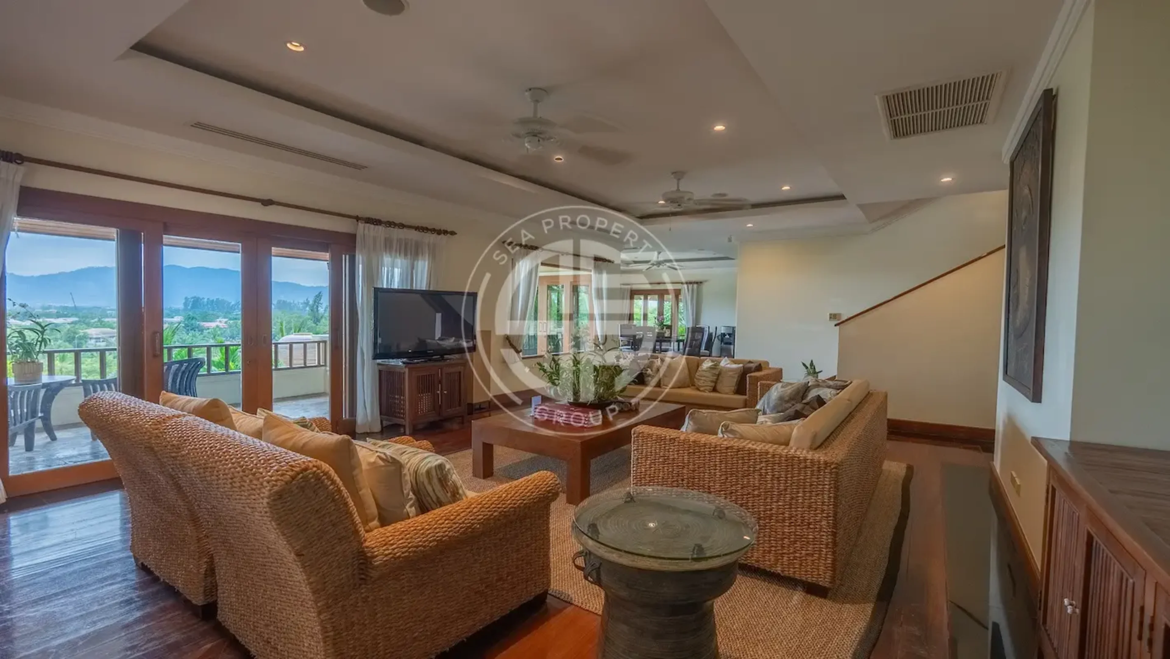 5 Bedrooms Tropical Thai-Style Villa in Layan