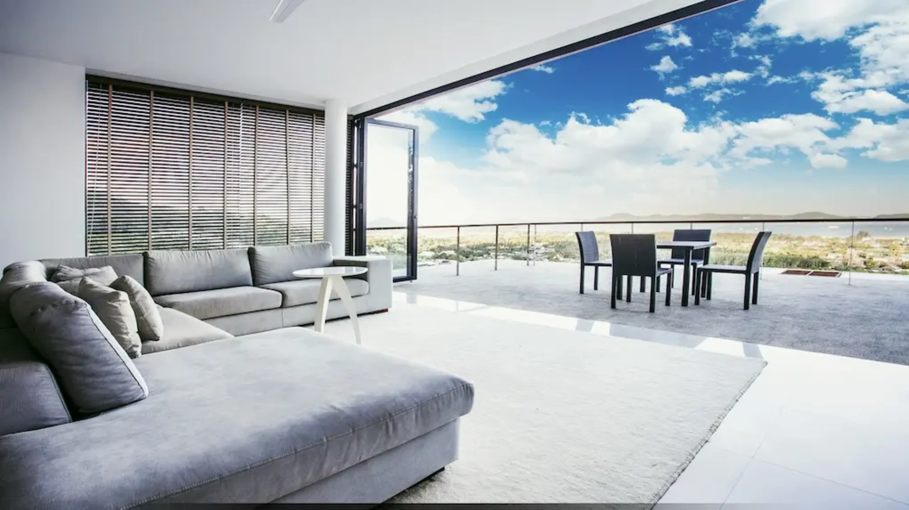 Stunning private mansion with epic sea views