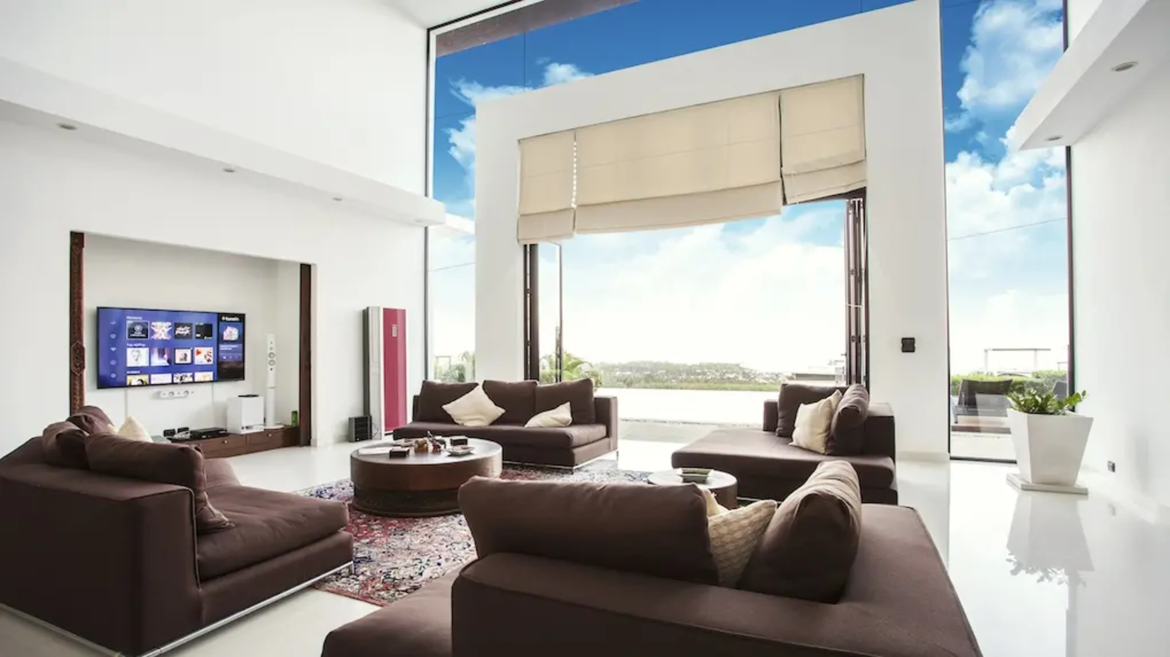 Stunning private mansion with epic sea views