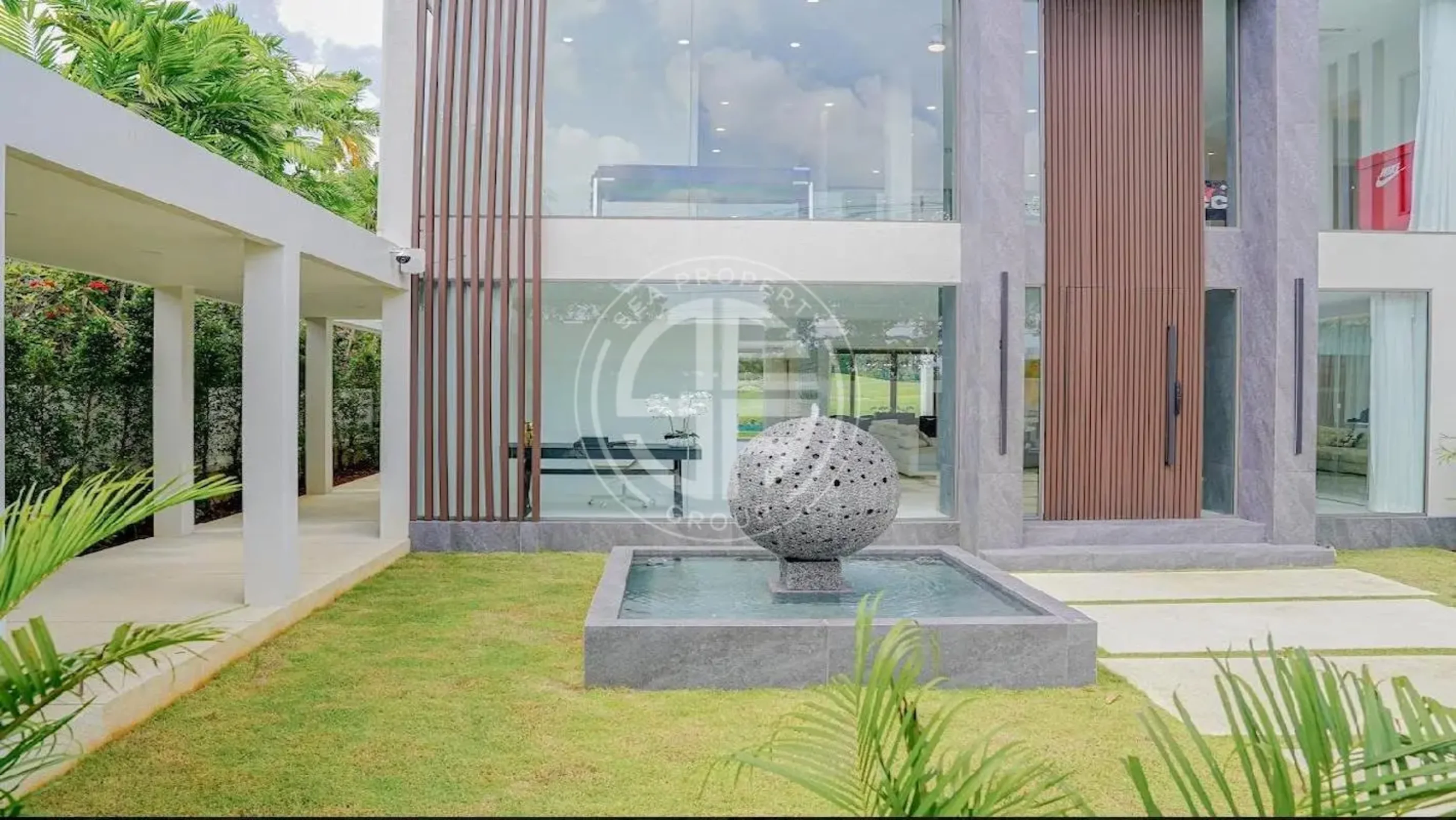 A Unique Modern Style Villa in Laguna