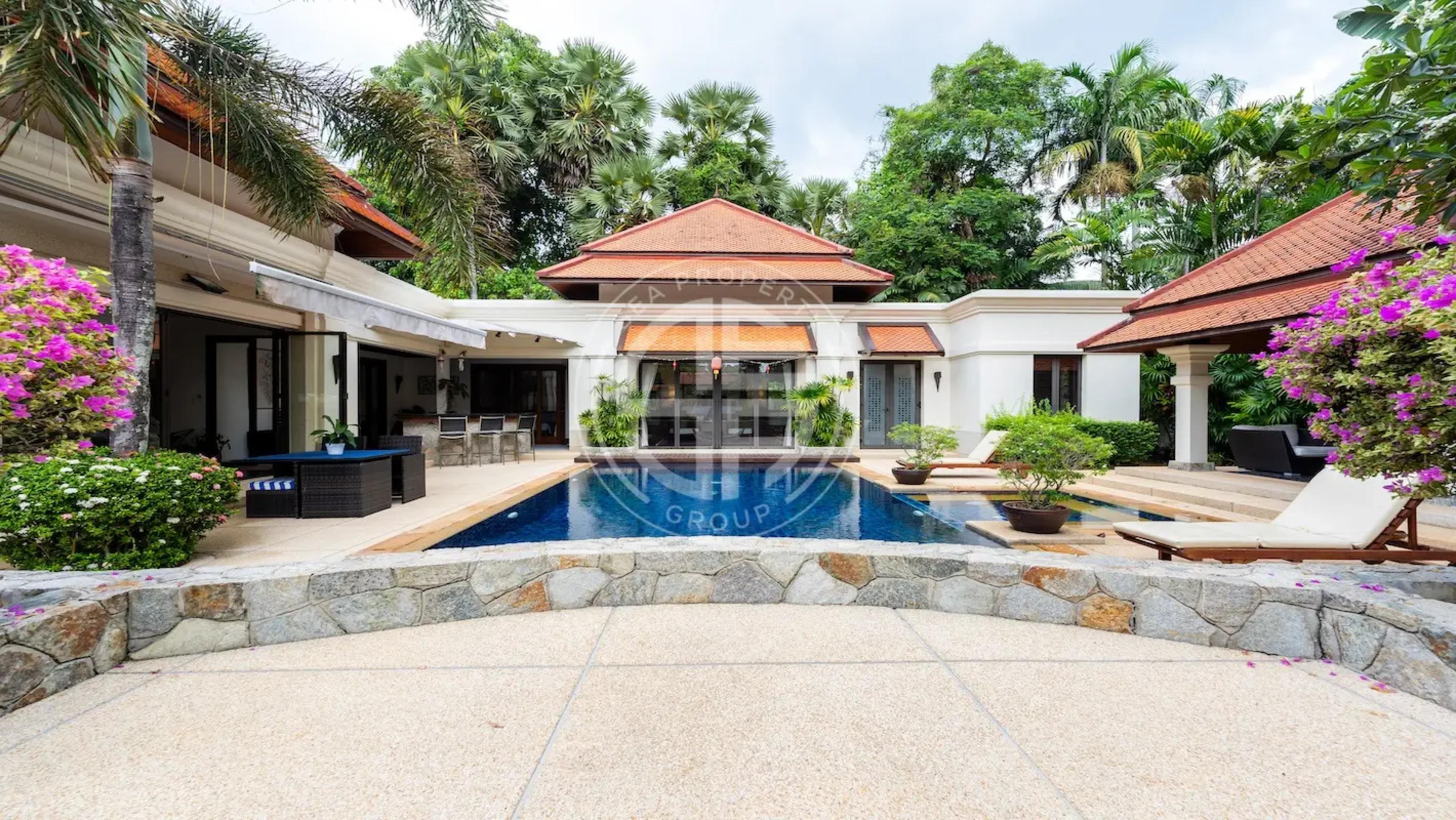 5 Bedrooms Luxurious villas in Boat Avenue area