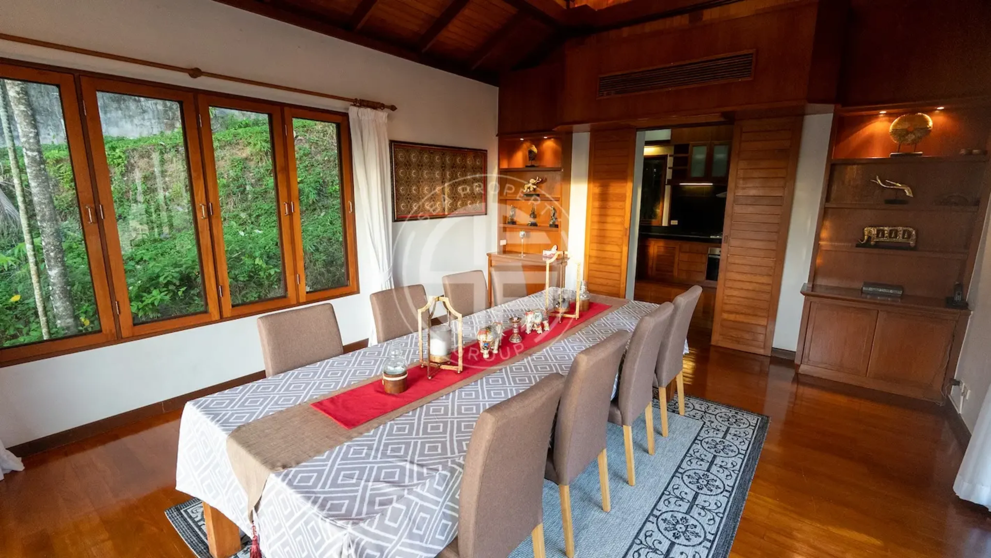 4 Bedrooms Seaview Thai-Style Villa in Surin Hill