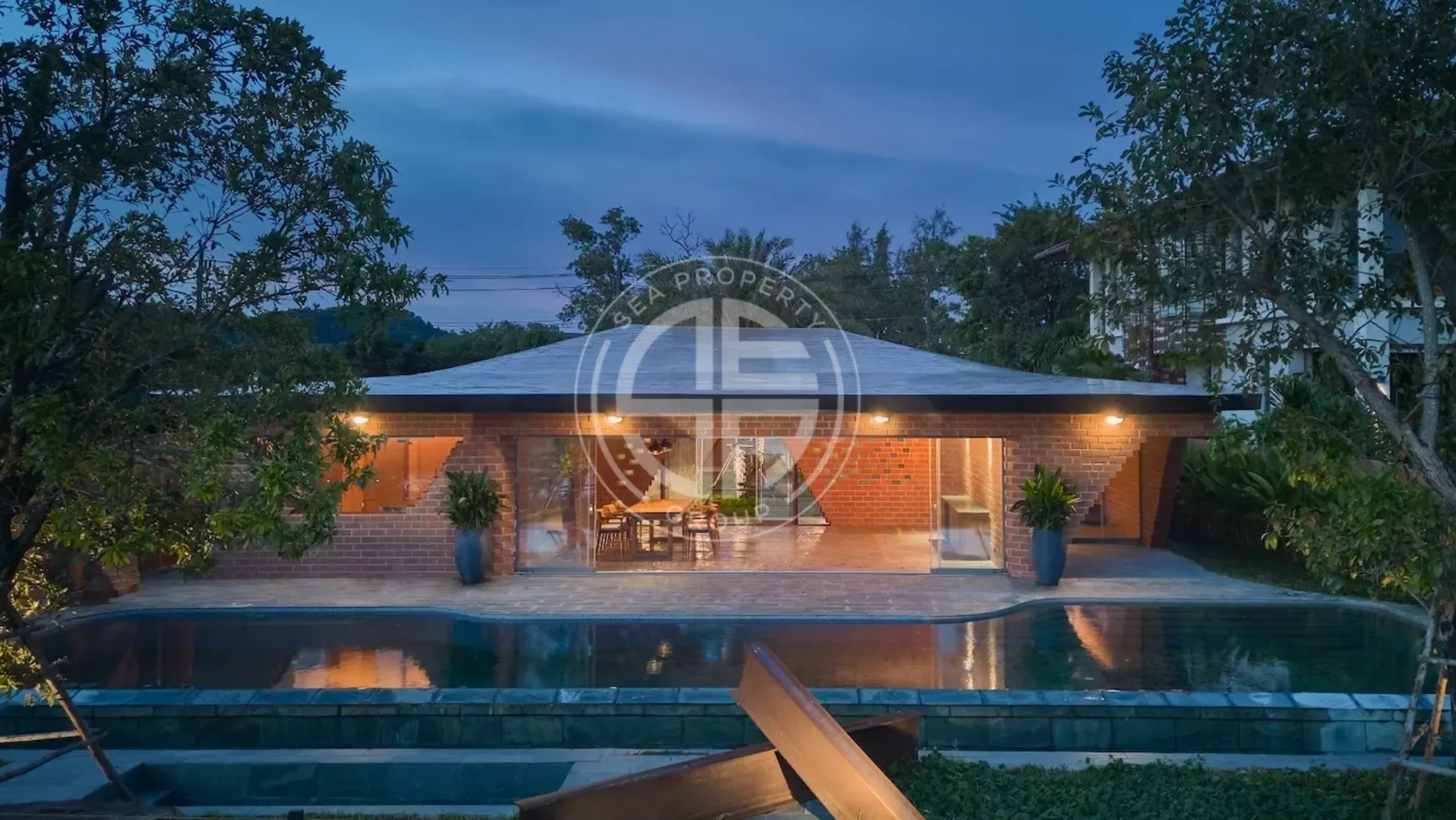 4+1 Bedrooms Tropical Modern Villa in Bangtao