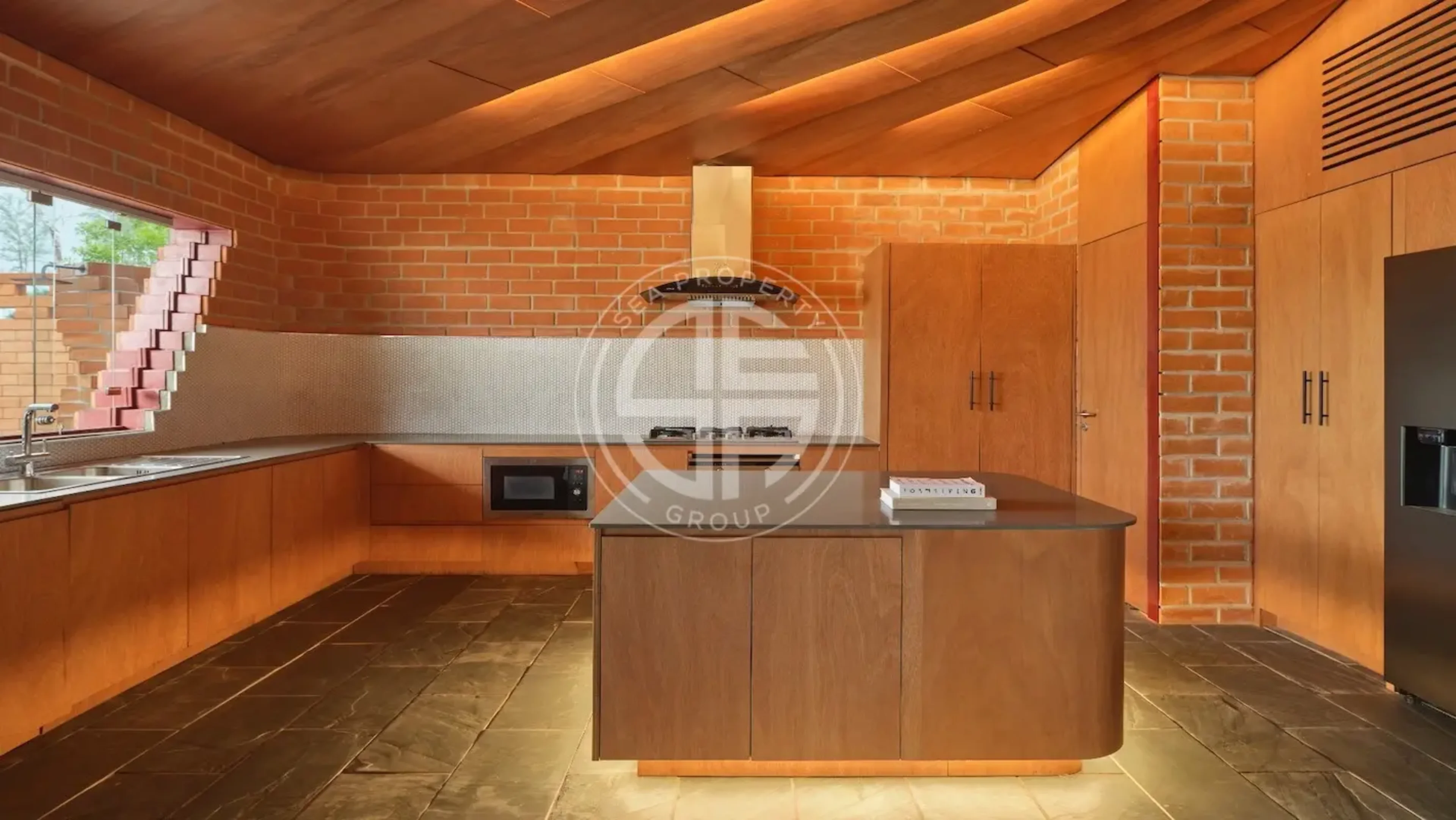 4+1 Bedrooms Tropical Modern Villa in Bangtao