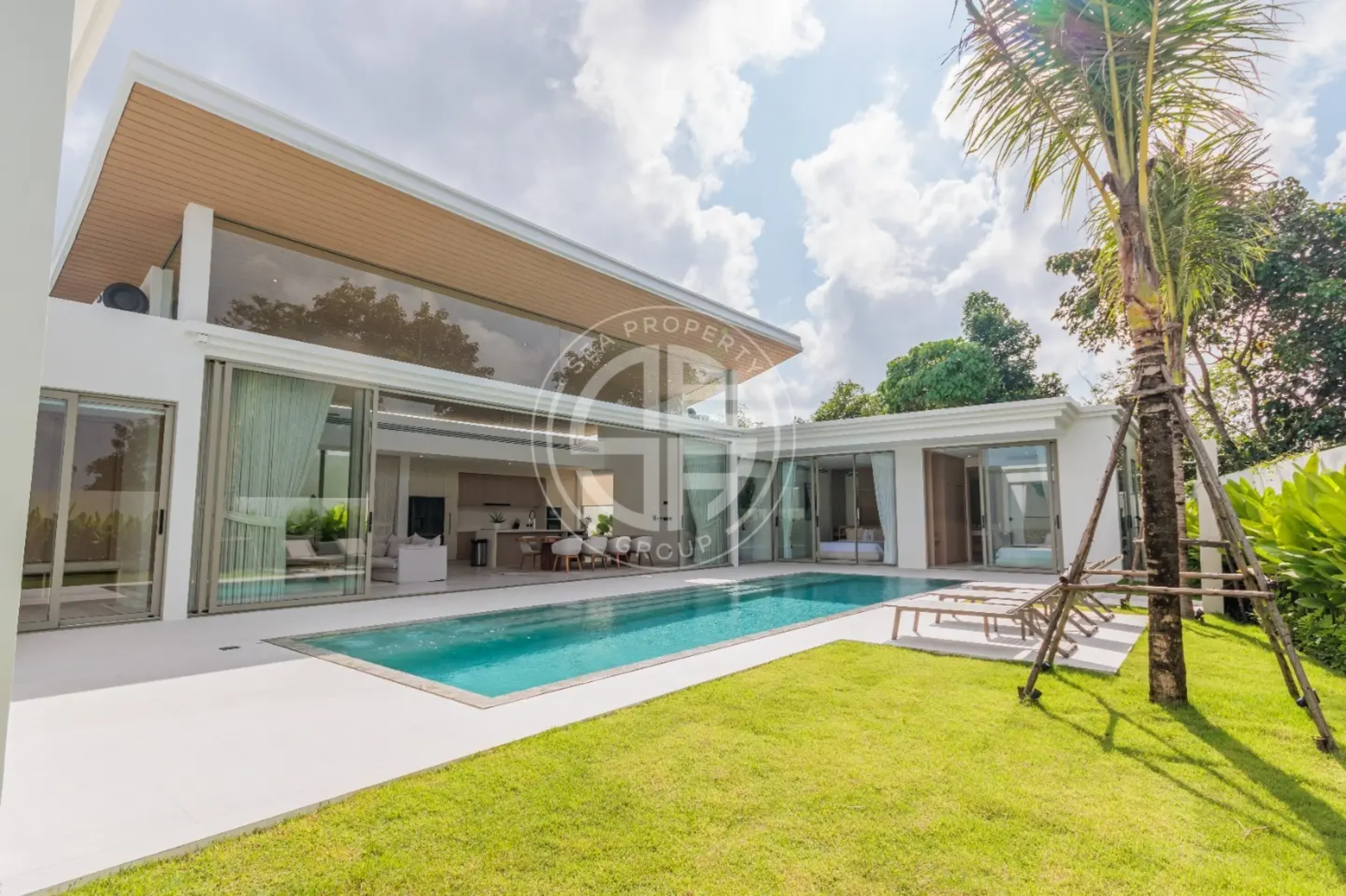 Luxury 4 Bedrooms Villa in Cherngtalay
