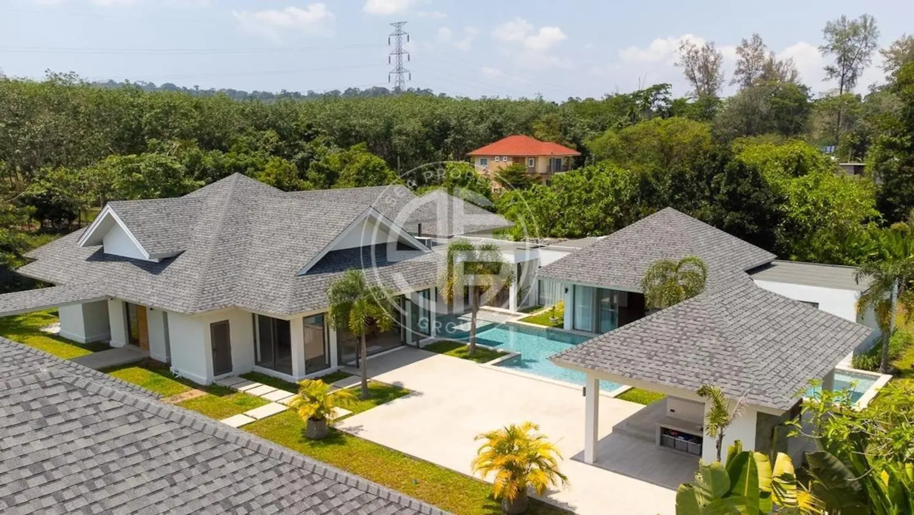 7 Bedrooms Standalone Villa in Thalang