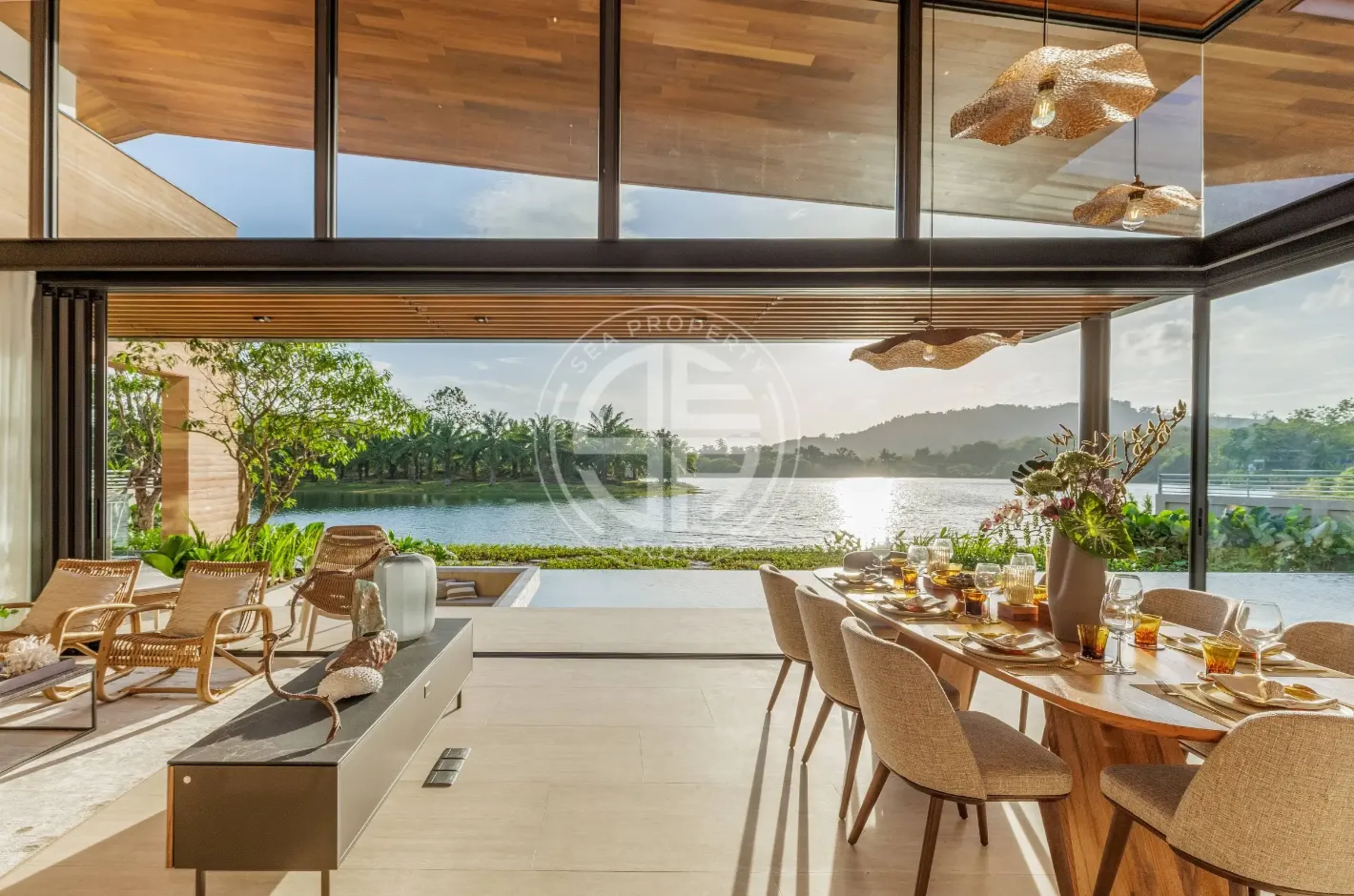 Luxury Modern Style Lakefront Villa in Manick