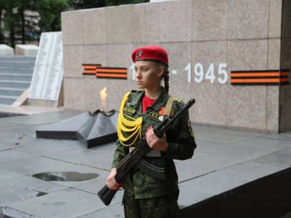 Возложение цветов к Вечному огню прошло в биробиджанском сквере Победы