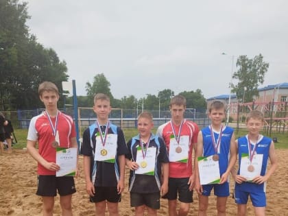 В песке и в наградах: сезон пляжного волейбола жаркими матчами открыли юноши и девушки в ЕАО