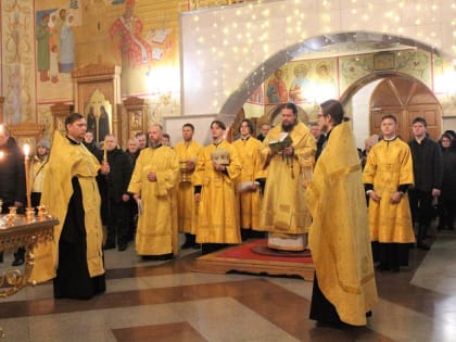 В канун Нового года Архиепископ Ефрем совершил молебен в Благовещенском кафедральном соборе в Биробиджане