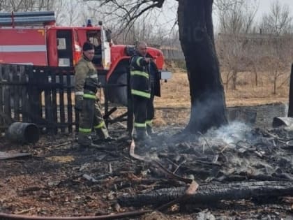 Баня сгорела дотла в с. Екатерино-Никольское ЕАО: в происшествии подозревают детей