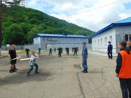 В лапту научили играть осуждённых воспитательной колонии в Биробиджане