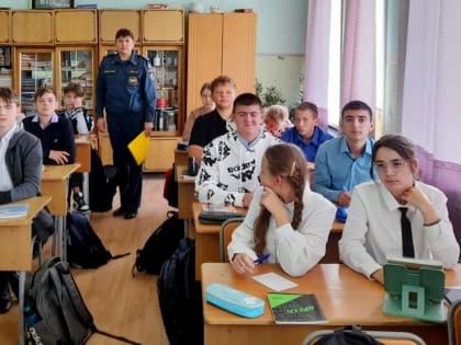 Сельские школьники ЕАО повторили вместе со спасателями правила безопасности у воды