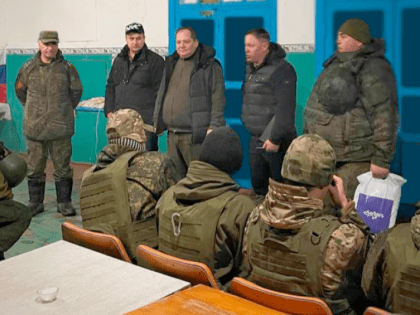 Глава региона Ростислав Гольдштейн встретился с бойцами из ЕАО в зоне СВО