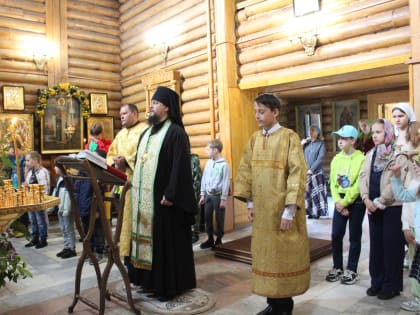 Молитвой открылась детская оздоровительная площадка в свято-Никольском храме в Биробиджане