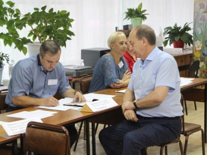 Губернатор области Александр Левинталь принял участие в голосовании на выборах депутатов биробиджанской городской Думы