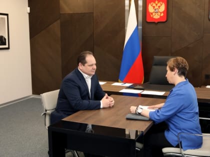 Развитие социальной инфраструктуры обсудил губернатор ЕАО с главой Октябрьского района